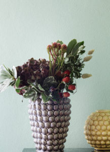 Vase mit Herbststrauß